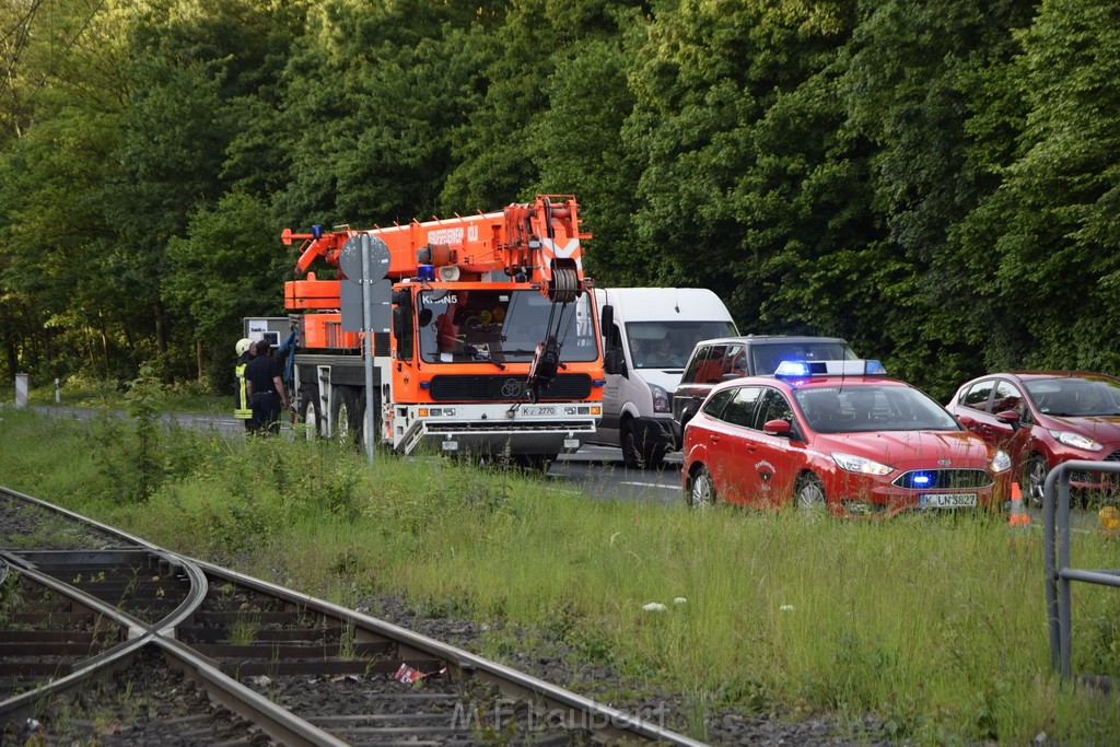 TLF 4 umgestuerzt Koeln Bocklemuend Ollenhauer Ring Militaerringstr P066.JPG - Miklos Laubert